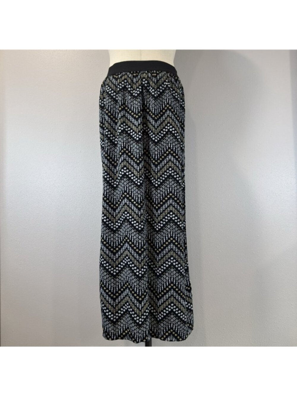 Discreet Maxi Skirt M Pull On Side Slits Elastic Waist Chevron Black Cream Tan - Picture 3 of 16